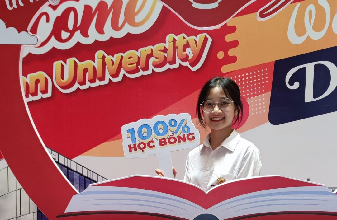 [TẤM GƯƠNG SINH VIÊN TIÊU BIỂU]Trao suất học bổng miễn 100% học phí cho cô sinh viên học giỏi ngành Quản trị khách sạn Quốc tế chuẩn PSU